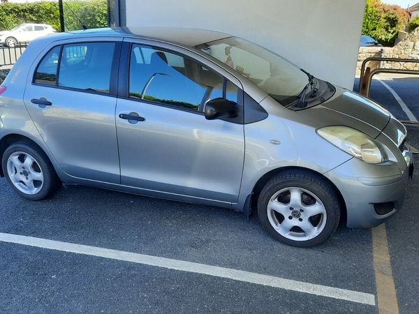 Toyota Yaris Hatchback, Petrol, 2010, Silver