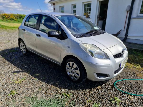 Toyota Yaris Hatchback, Petrol, 2010, Silver