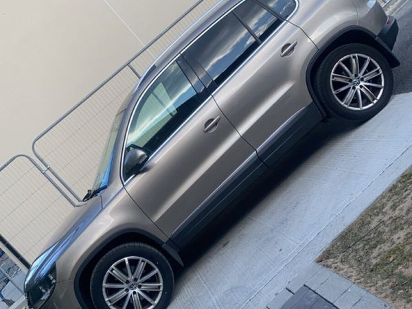 Volkswagen Tiguan SUV, Diesel, 2014, Brown
