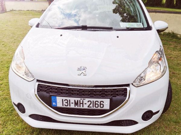 Peugeot 208 Hatchback, Petrol, 2013, White