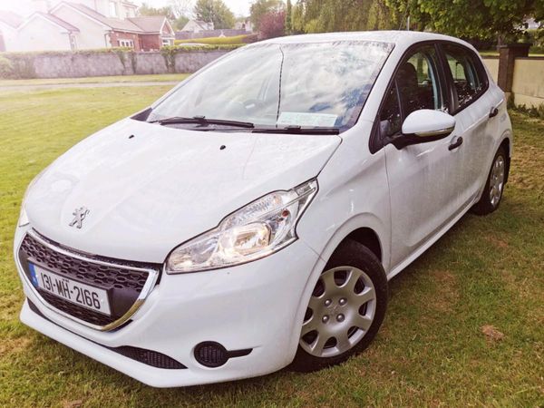 Peugeot 208 Hatchback, Petrol, 2013, White