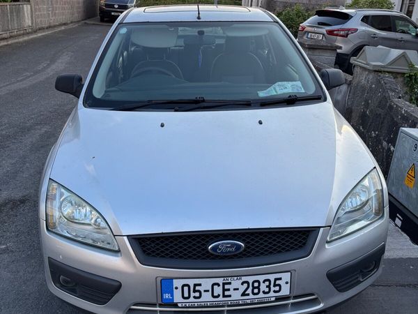 Ford Focus Saloon, Petrol, 2005, Silver