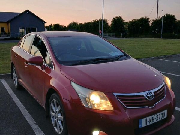 Toyota Avensis Saloon, Diesel, 2011, Red