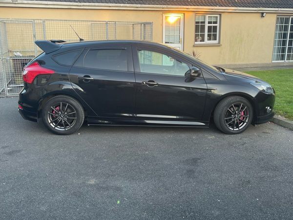 Ford Focus Hatchback, Diesel, 2014, Black