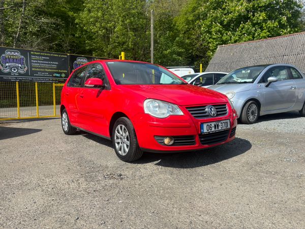 Volkswagen Polo Hatchback, Petrol, 2006, Red