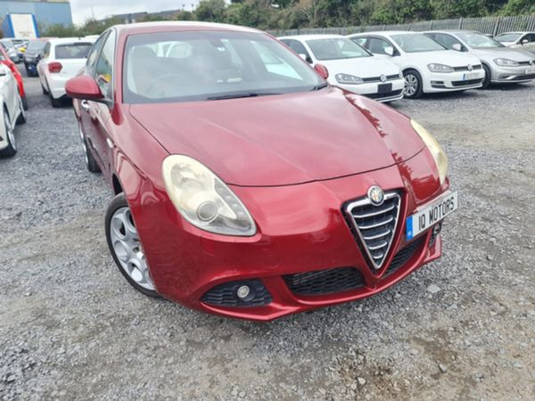 Alfa Romeo Giulietta Hatchback, Petrol, 2013, Red