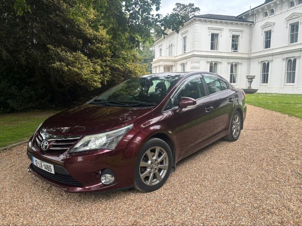 Toyota Avensis Saloon, Diesel, 2012, Red