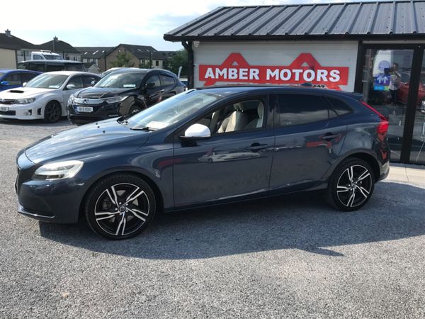 Volvo V40 Hatchback, Diesel, 2016, Blue