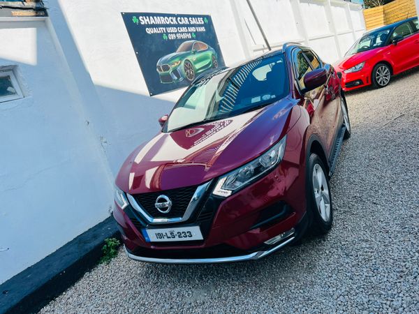 Nissan Qashqai MPV, Diesel, 2019, Red