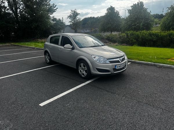 Vauxhall Astra Hatchback, Diesel, 2010, Silver