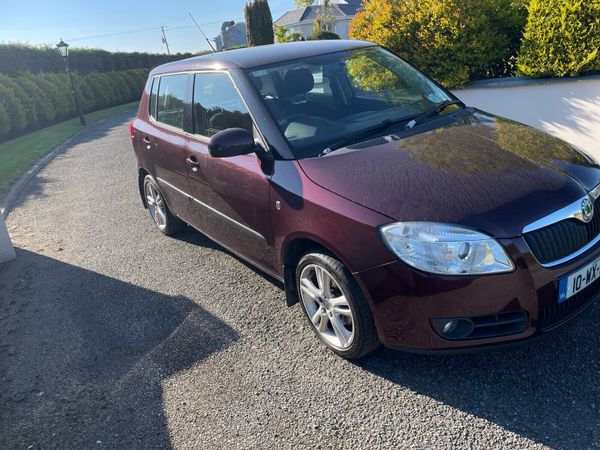 Skoda Fabia Hatchback, Petrol, 2010, Red