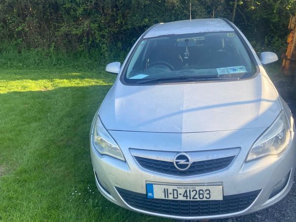 Opel Astra MPV, Diesel, 2011, Silver