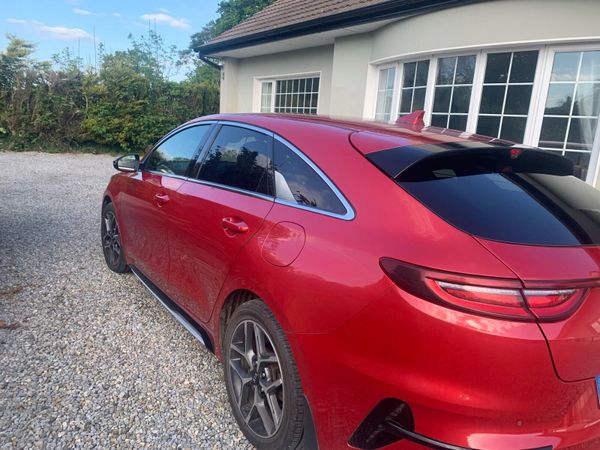 Kia Ceed Hatchback, Diesel, 2021, Red