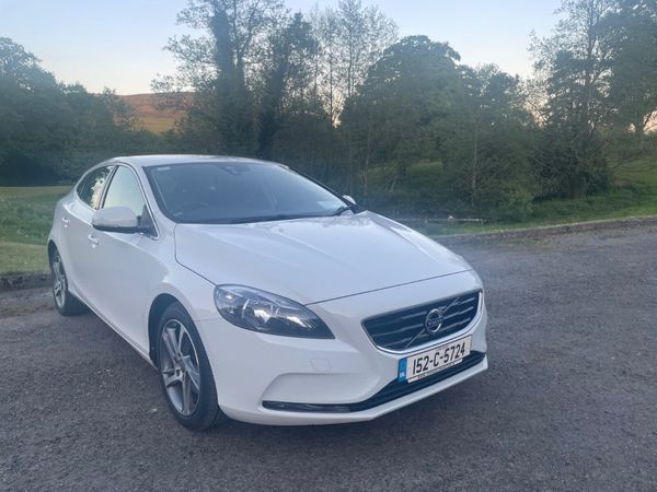 Volvo V40 Hatchback, Diesel, 2015, White
