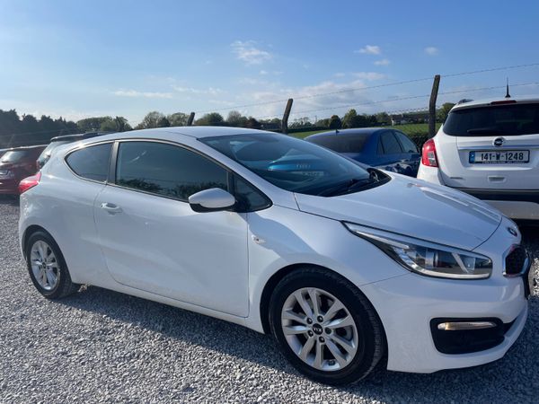 Kia Ceed Hatchback, Petrol, 2016, White