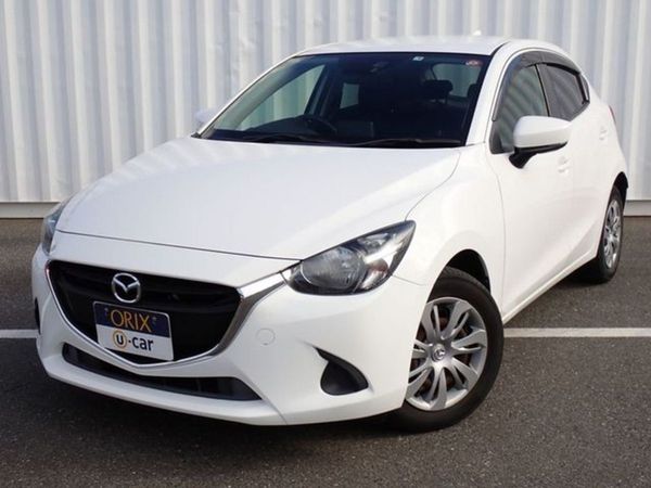 Mazda Other Hatchback, Petrol, 2017, White