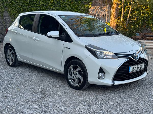 Toyota Yaris Hatchback, Petrol Hybrid, 2015, White