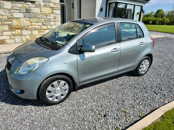 Toyota Yaris Hatchback, Petrol, 2009, Silver