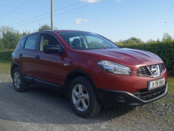 Nissan Qashqai Hatchback, Diesel, 2011, Red