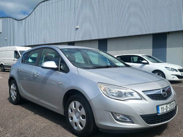 Opel Astra Hatchback, Diesel, 2011, Silver