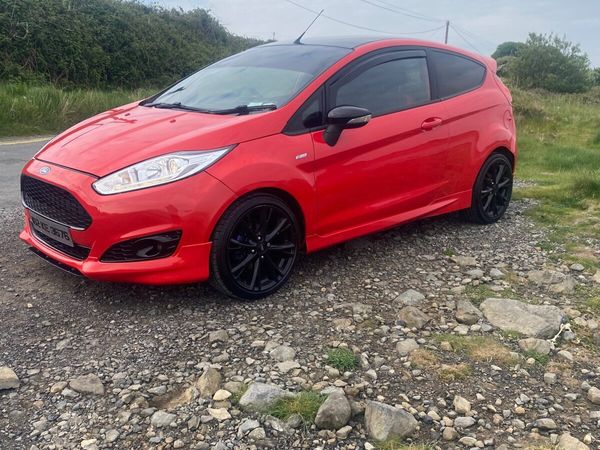 Ford Fiesta Hatchback, Petrol, 2016, Red