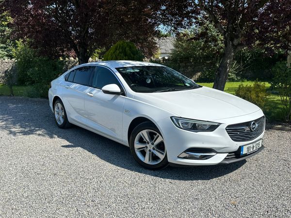 Opel Insignia Hatchback, Diesel, 2018, White