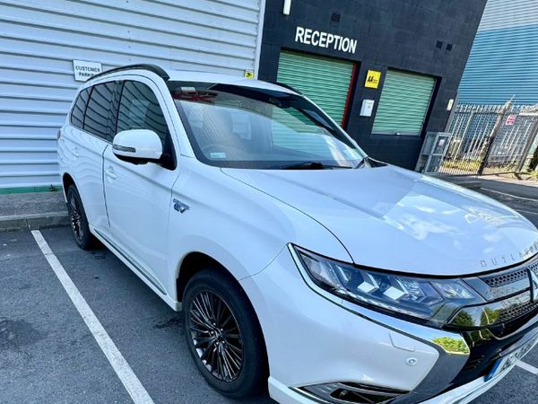 Mitsubishi Outlander SUV, Petrol Plug-in Hybrid, 2019, White