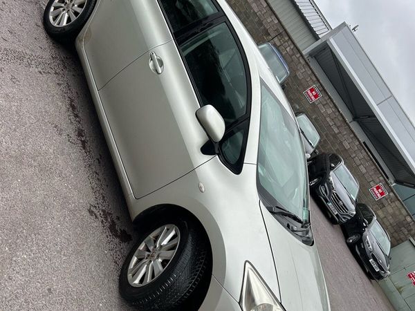 Toyota Auris Hatchback, Petrol, 2007, Silver