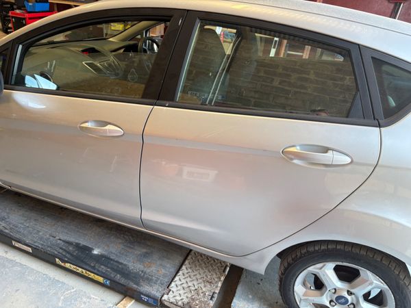 Ford Fiesta Hatchback, Petrol, 2011, Silver
