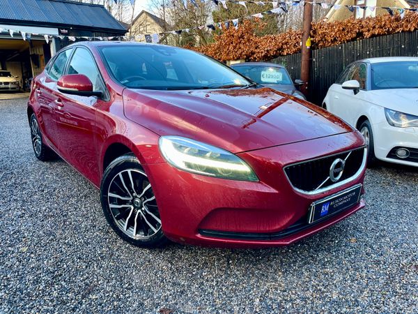 Volvo V40 Hatchback, Diesel, 2017, Red