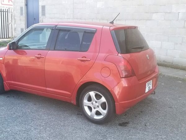 Suzuki Swift Hatchback, Petrol, 2006, Red