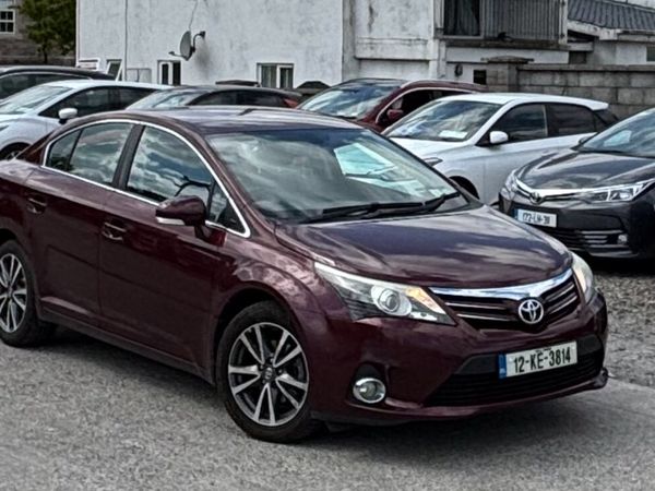 Toyota Avensis Saloon, Diesel, 2012, Red