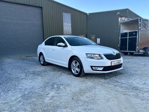 Skoda Octavia Saloon, Diesel, 2015, White
