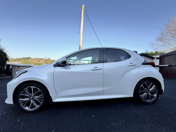 Toyota Yaris Hatchback, Petrol Hybrid, 2022, White