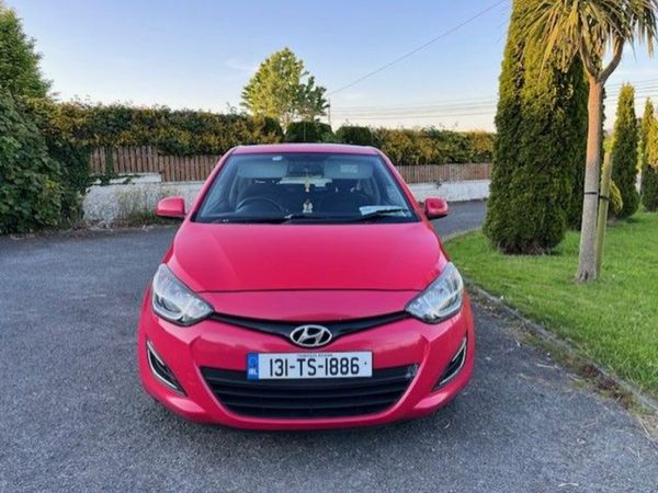 Hyundai i20 Hatchback, Petrol, 2013, Red