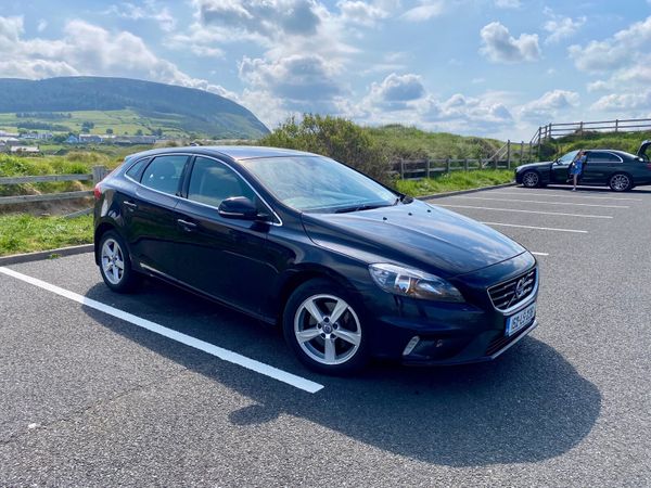 Volvo V40 Hatchback, Diesel, 2015, Blue
