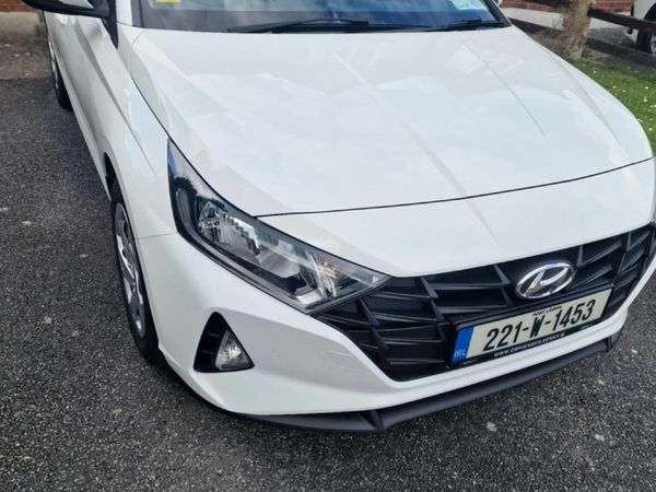 Hyundai i20 Hatchback, Petrol, 2022, White