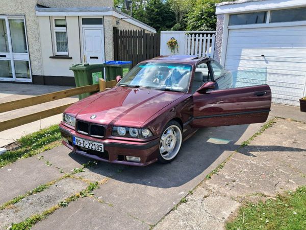 BMW 3-Series Hatchback, Petrol, 1995, Red