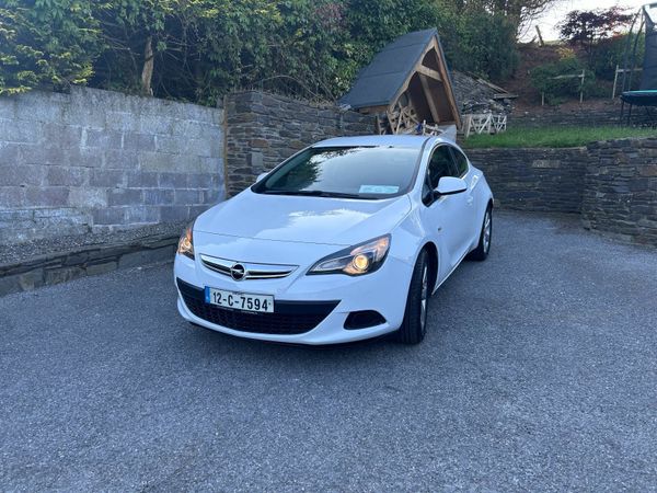 Opel Astra Hatchback, Diesel, 2012, White