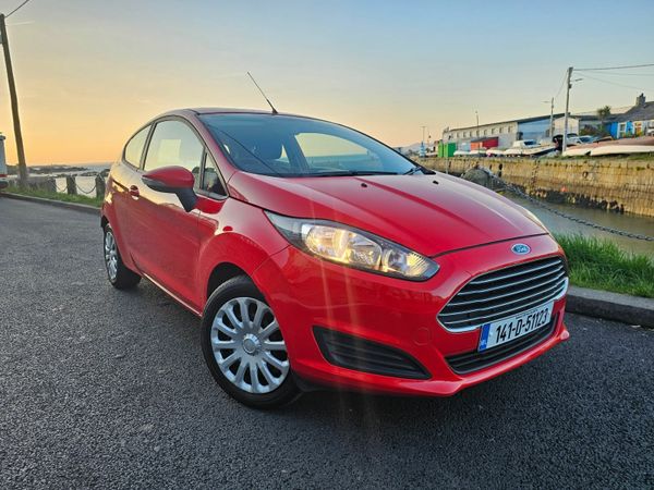 Ford Fiesta Hatchback, Petrol, 2014, Red