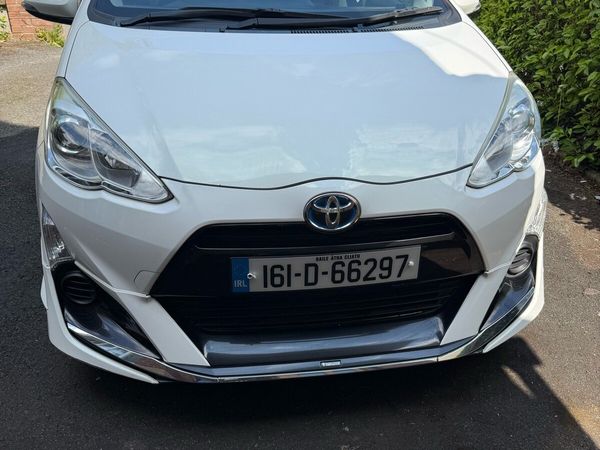 Toyota Aqua Hatchback, Petrol Hybrid, 2016, White