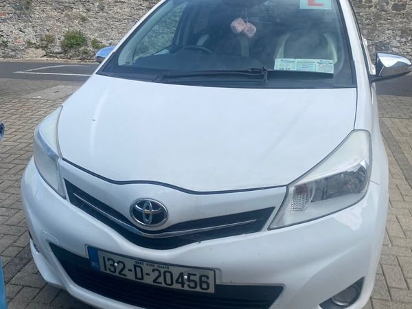 Toyota Yaris Hatchback, Petrol, 2013, White