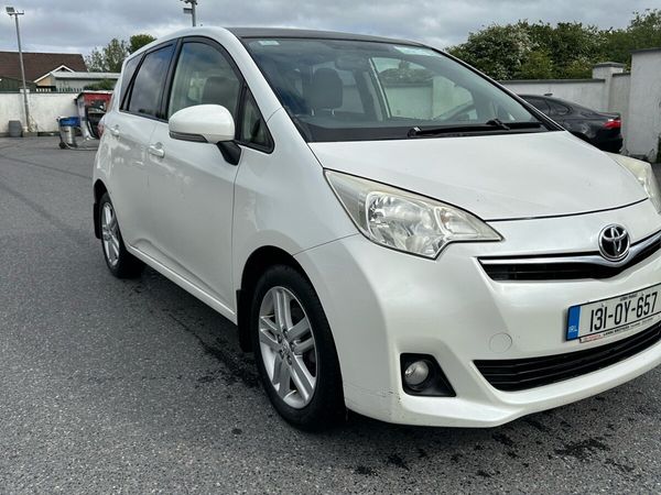 Toyota Corolla Saloon, Diesel, 2009, Grey