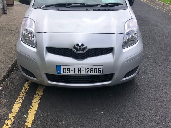 Toyota Yaris Hatchback, Petrol, 2009, Silver