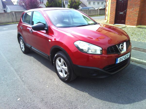 Nissan Qashqai MPV, Diesel, 2013, Red