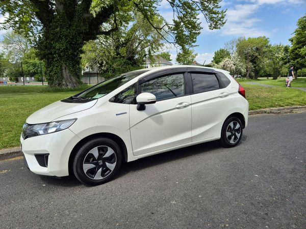 Honda Fit Hatchback, Petrol Hybrid, 2017, White