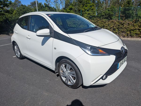 Toyota Aygo Hatchback, Petrol, 2017, White