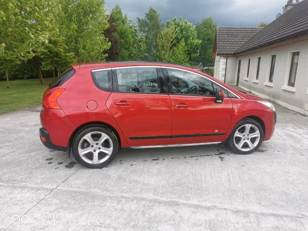 Peugeot 3008 MPV, Diesel, 2010, Red