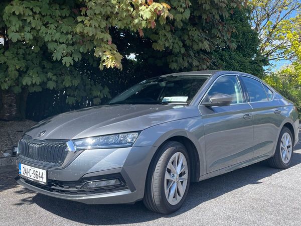 Skoda Octavia Saloon, Petrol, 2024, Grey