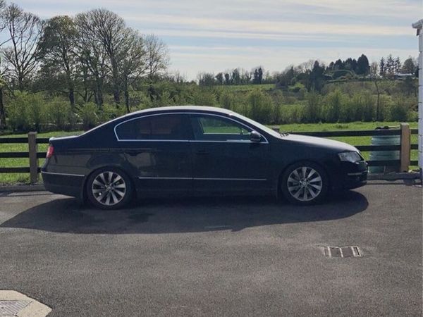 Volkswagen Passat Saloon, Diesel, 2010, Black